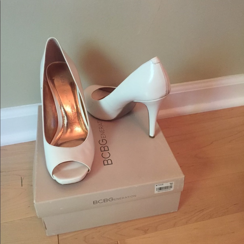 BCBG bg-dion peep toe pumps
